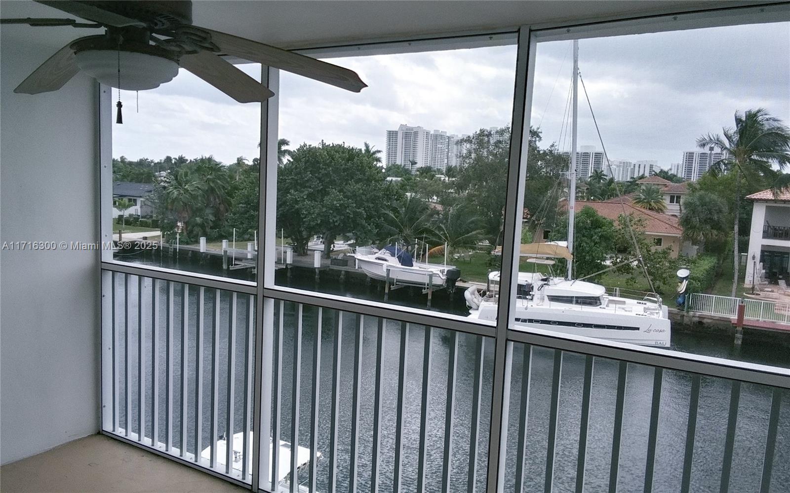ISLE OF PARADISE CO-OP E - Residential