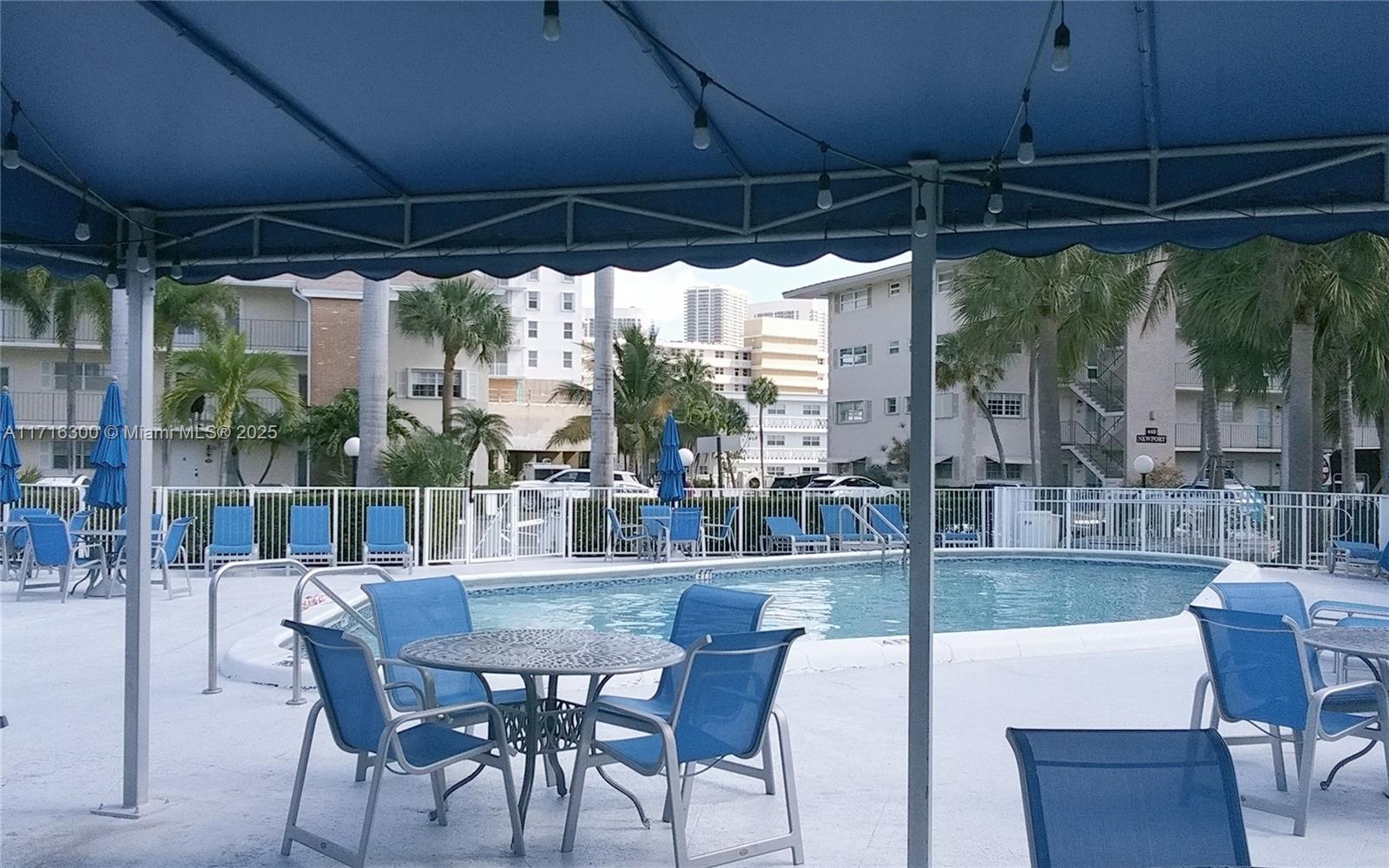 ISLE OF PARADISE CO-OP E - Residential