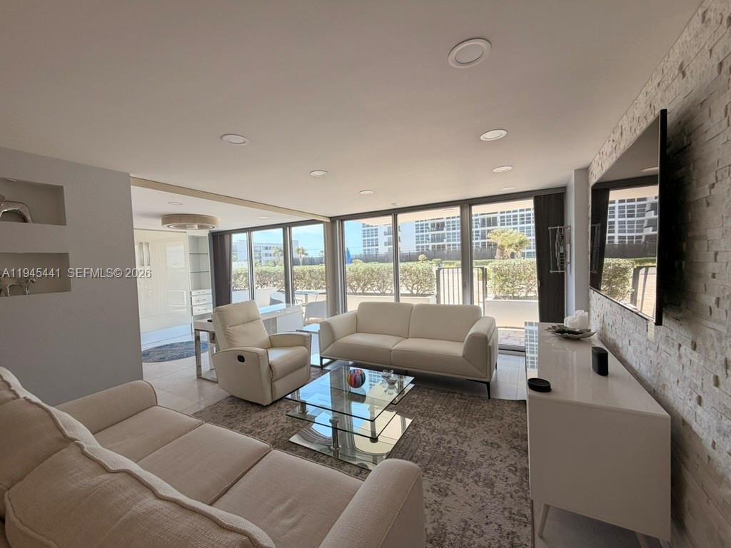 531 N Ocean Blvd 404