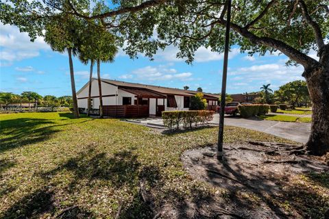 Tiny photo for 840 SW 120th Way, Davie, FL 33325 (MLS # A11976459)