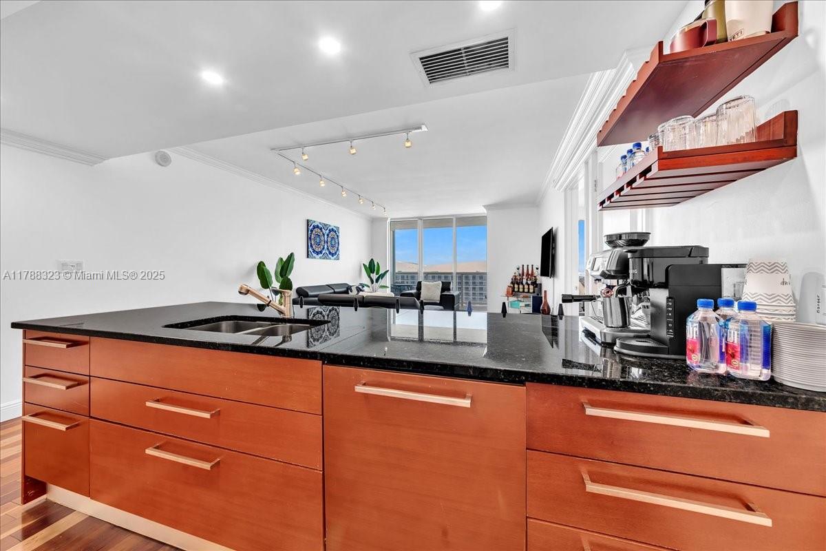 1830 S Ocean Dr LPH4910