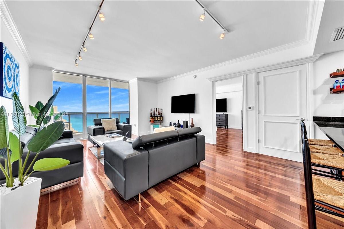 1830 S Ocean Dr Lph4910, Hallandale Beach, Broward County, Florida - 2 Bedrooms  
2 Bathrooms - 