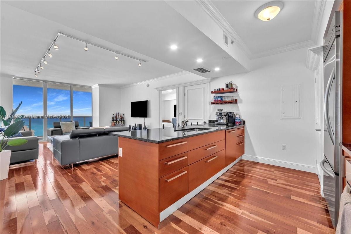 1830 S Ocean Dr LPH4910