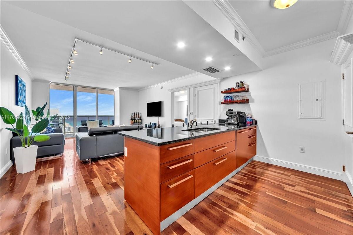 1830 S Ocean Dr LPH4910