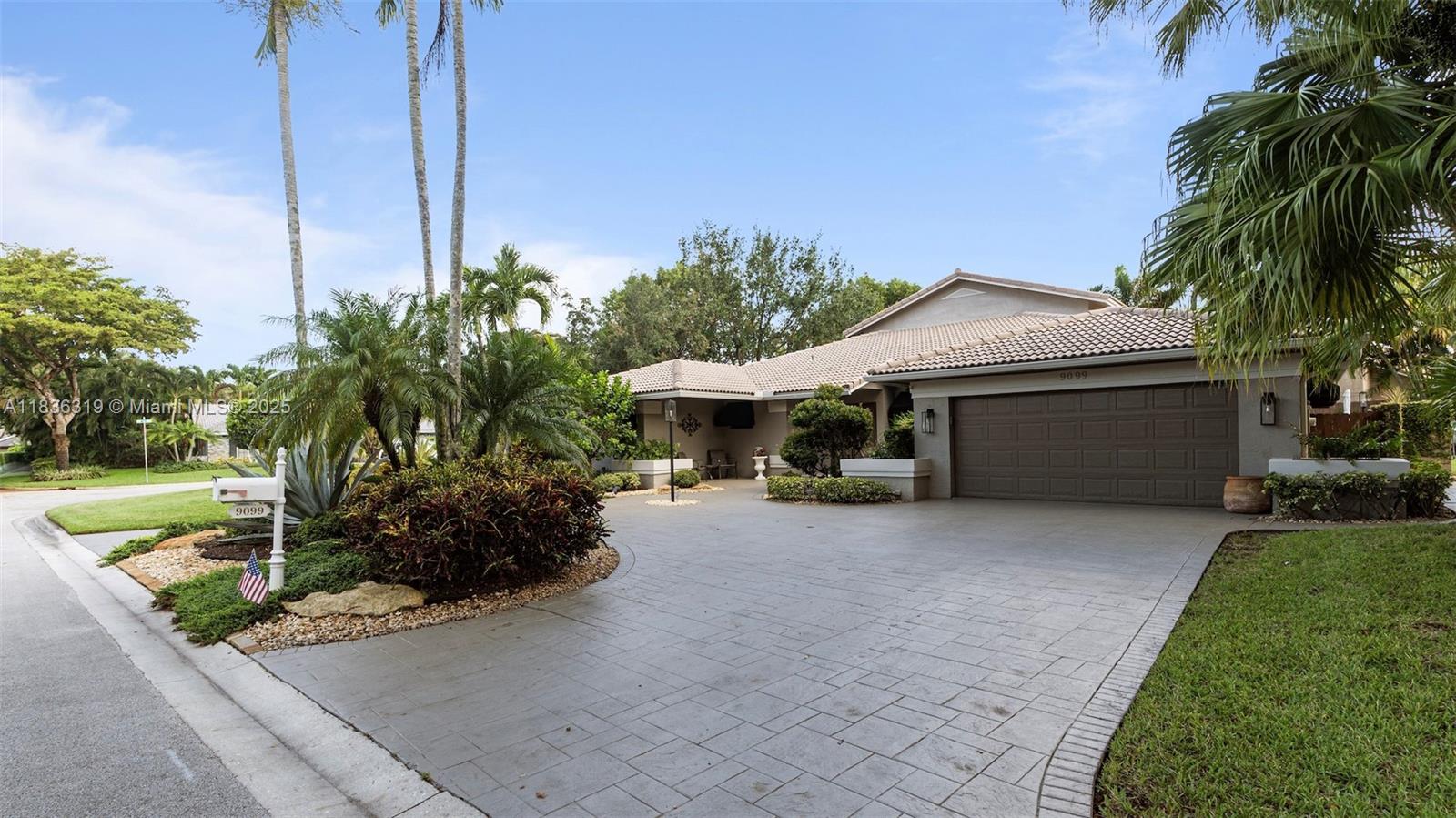 9099 NW 47th Ct, Coral Springs, FL, 33067/$919,900 1 9099 NW 47th Ct