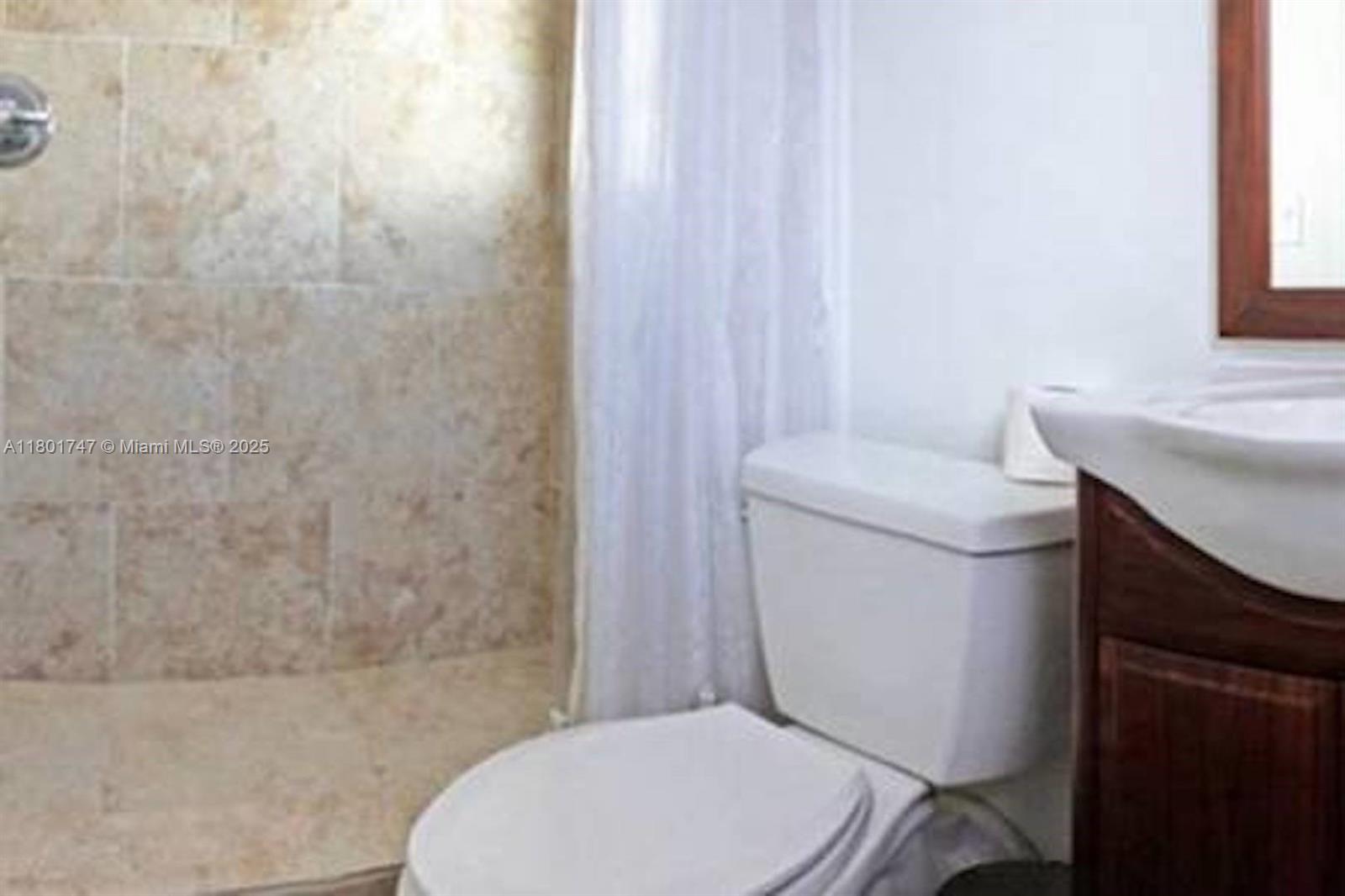 HOLLYWOOD CENTER AMEN PLA - Residential Lease