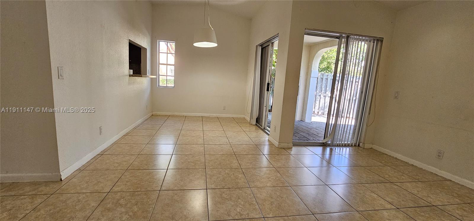 COUNTRY ISLES PHASE II - Residential Lease