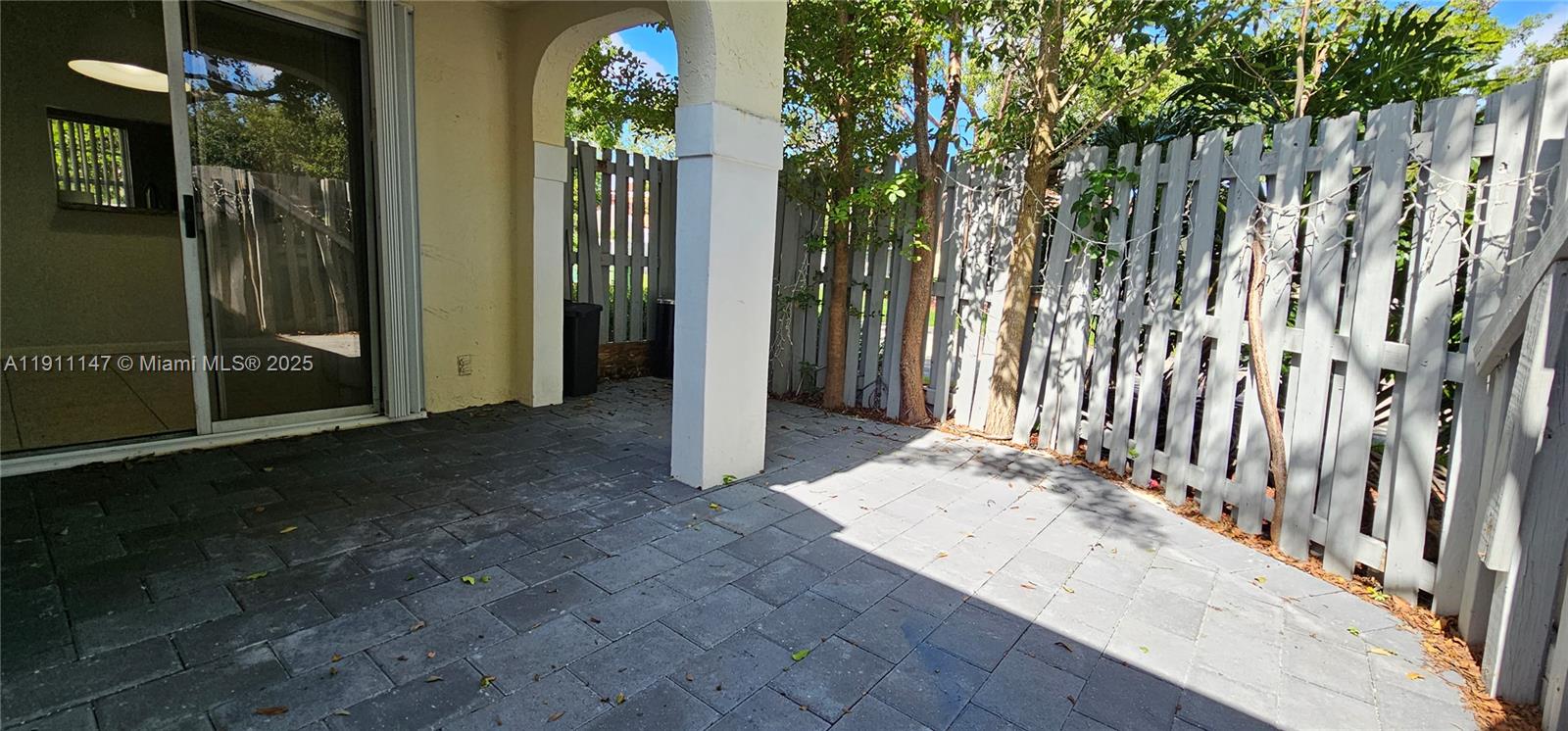 COUNTRY ISLES PHASE II - Residential Lease