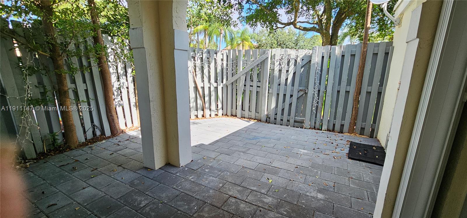 COUNTRY ISLES PHASE II - Residential Lease