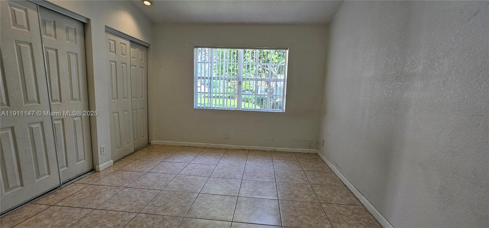 COUNTRY ISLES PHASE II - Residential Lease