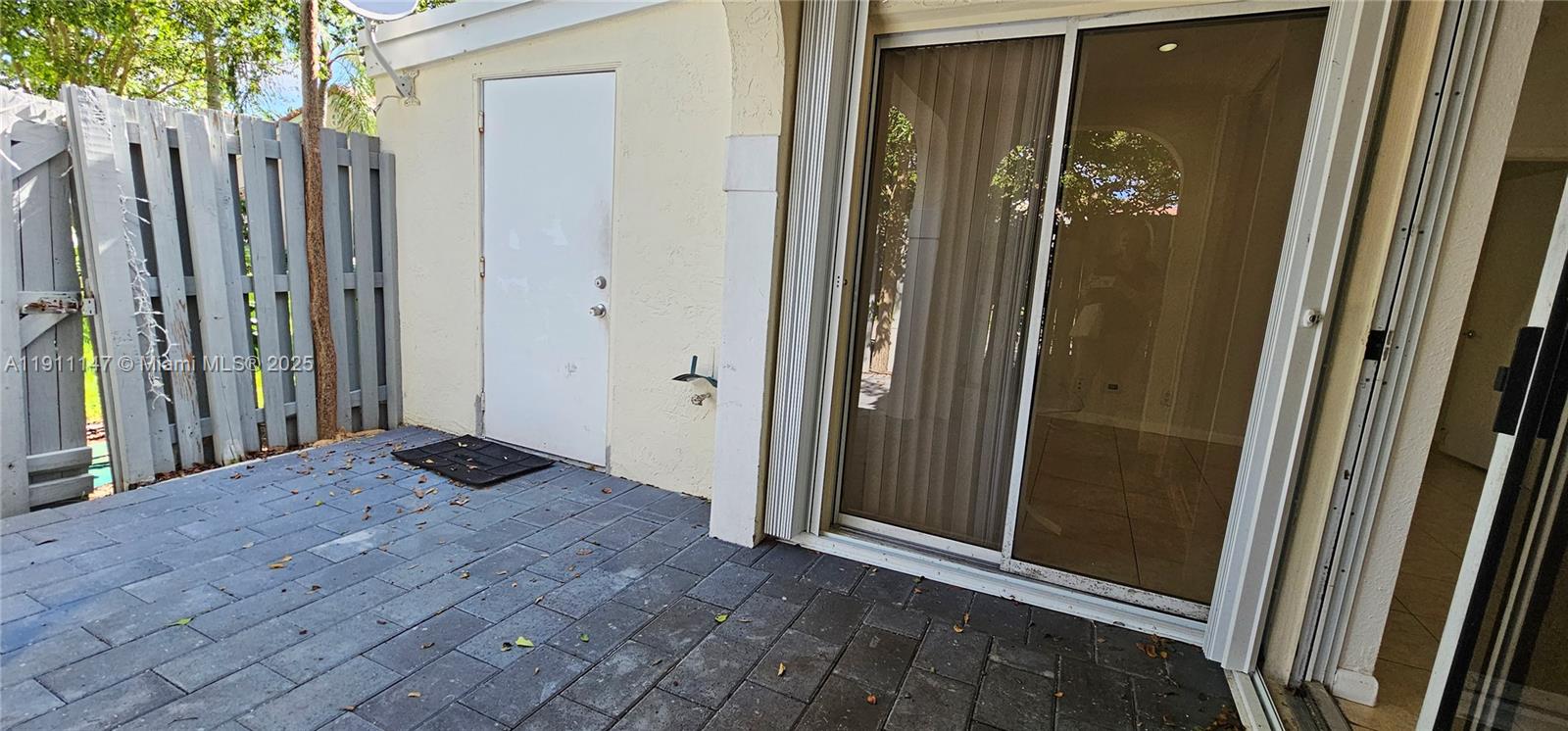 COUNTRY ISLES PHASE II - Residential Lease