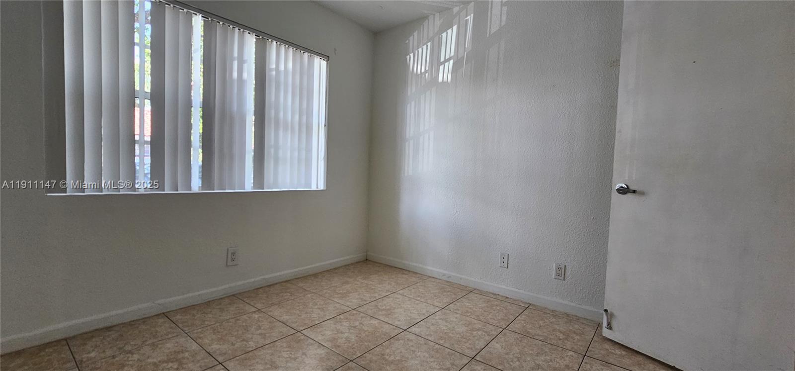 COUNTRY ISLES PHASE II - Residential Lease