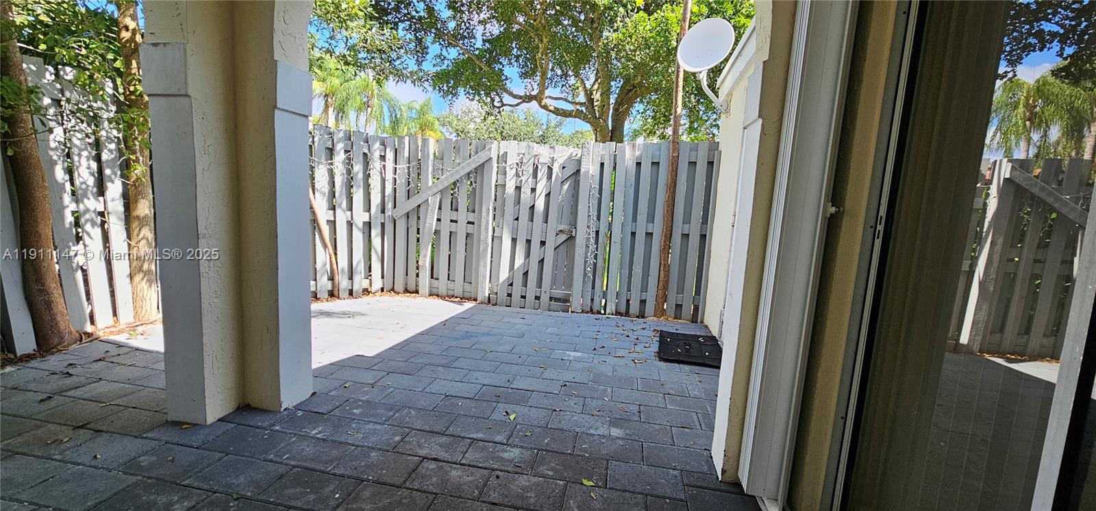 COUNTRY ISLES PHASE II - Residential Lease