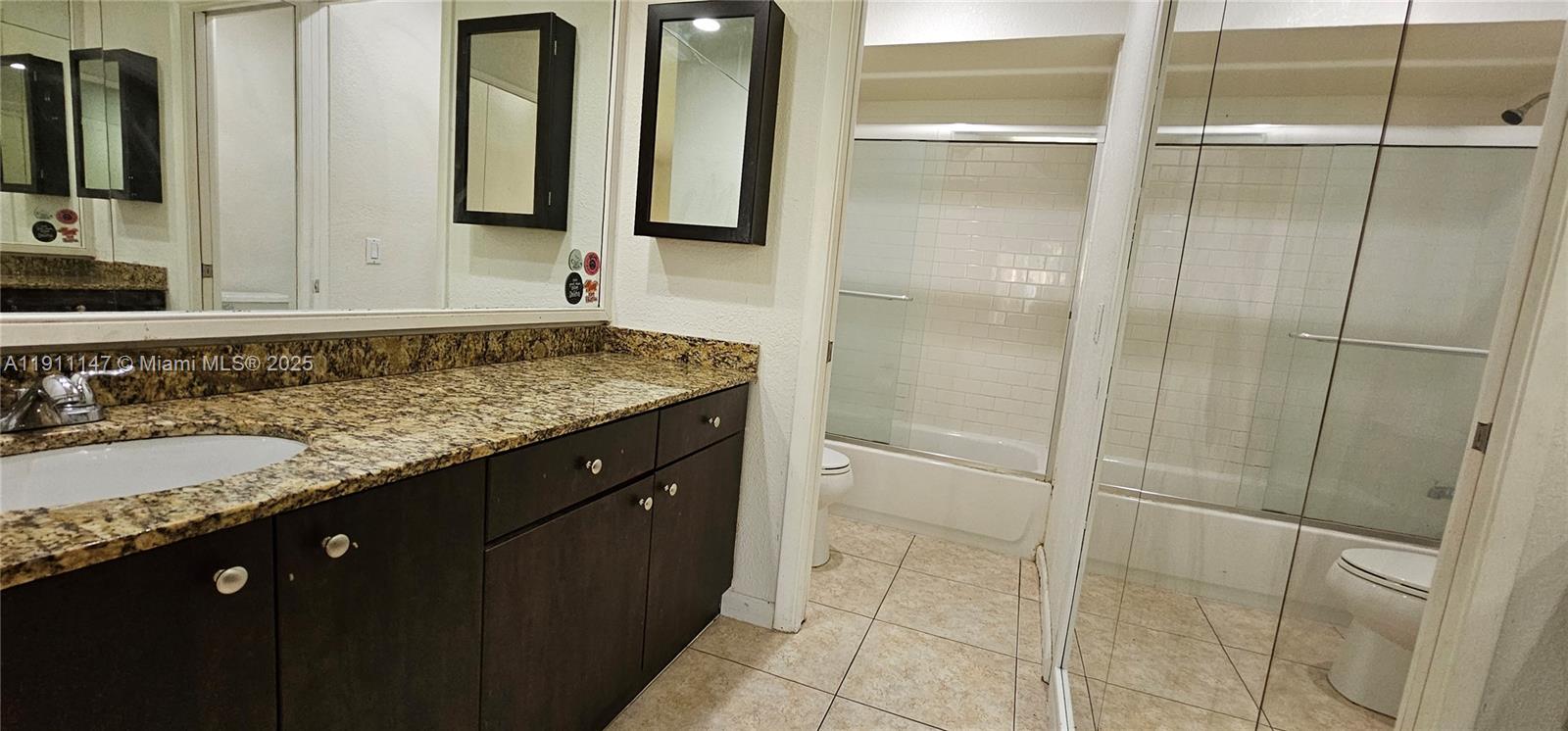 COUNTRY ISLES PHASE II - Residential Lease