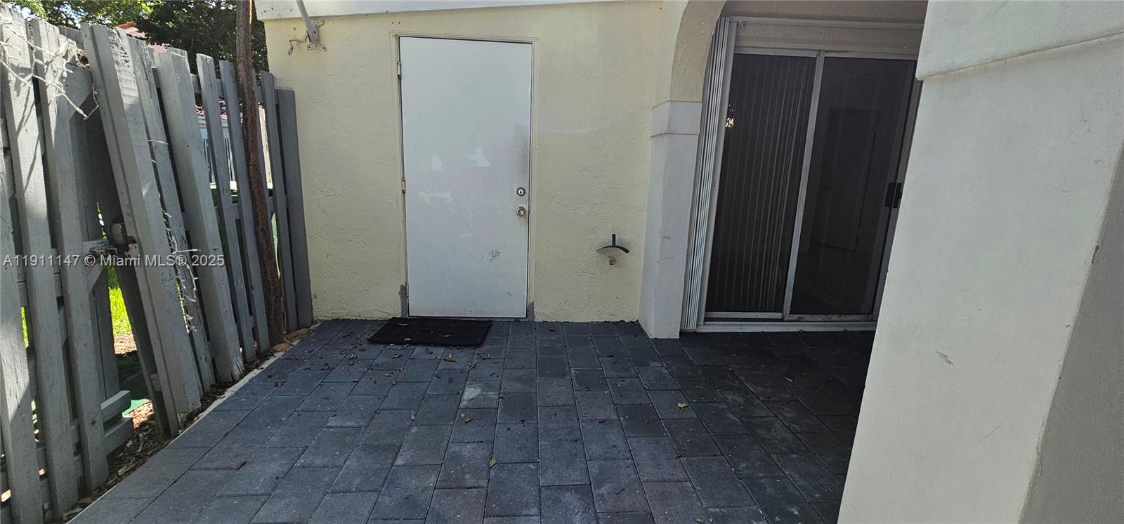 COUNTRY ISLES PHASE II - Residential Lease