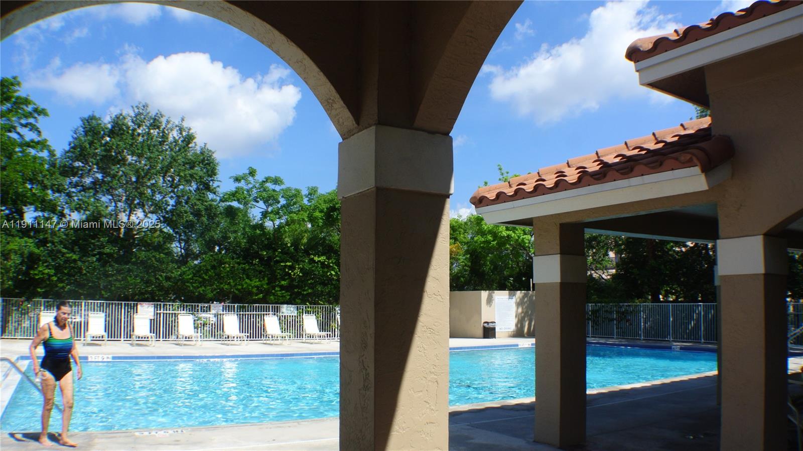 COUNTRY ISLES PHASE II - Residential Lease