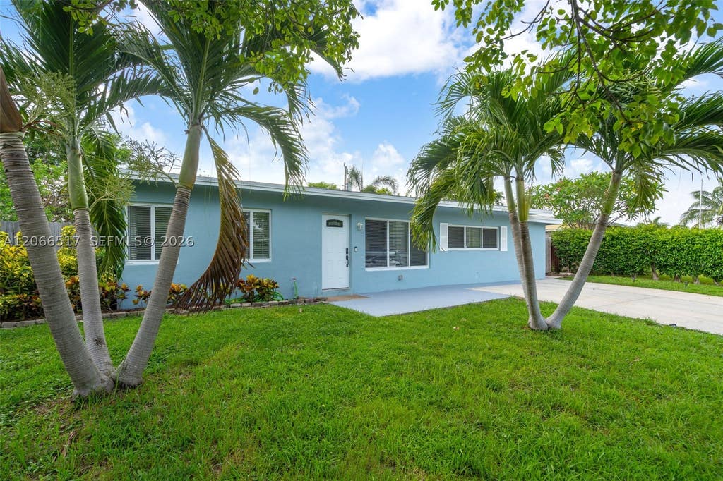 Photo of 2721 NE 8th Ave, Pompano Beach, FL 33064 (MLS # A12066517)
