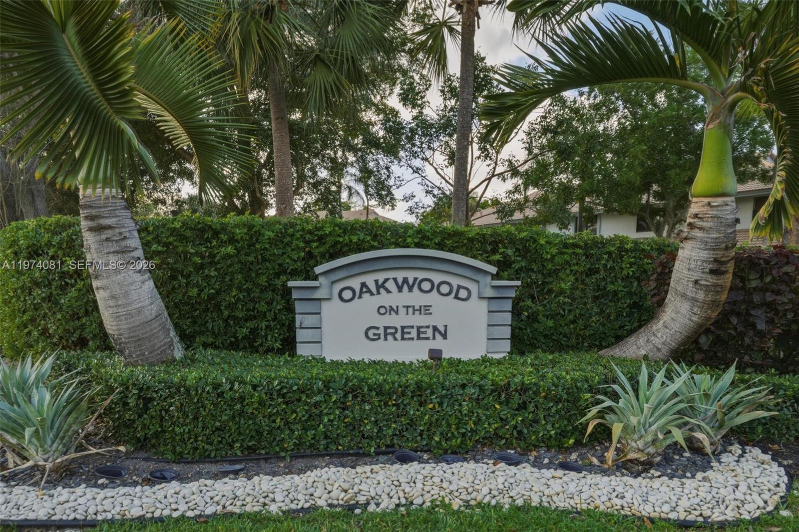 OAKWOOD ON THE GREEN COND - Residential