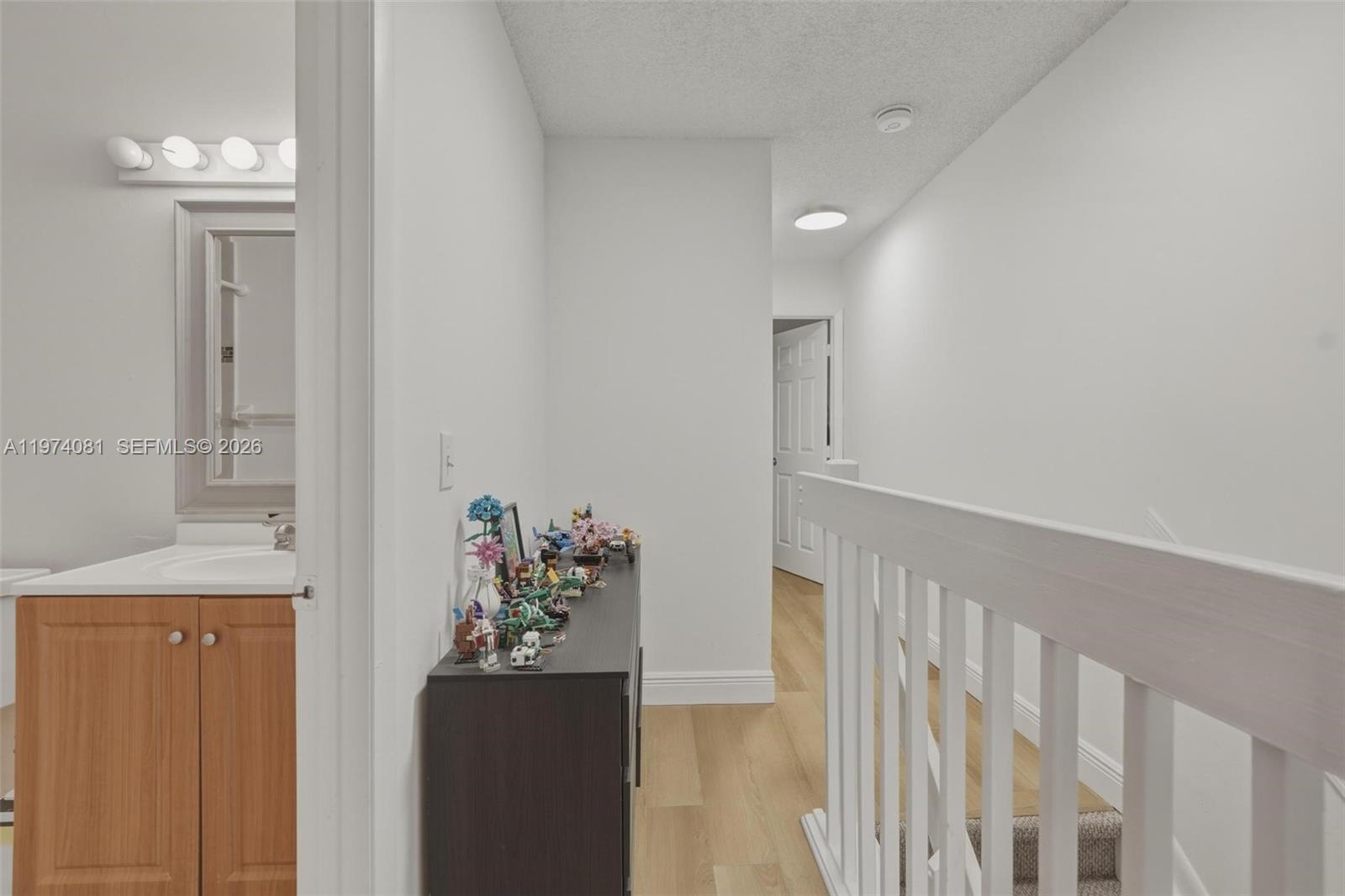 OAKWOOD ON THE GREEN COND - Residential