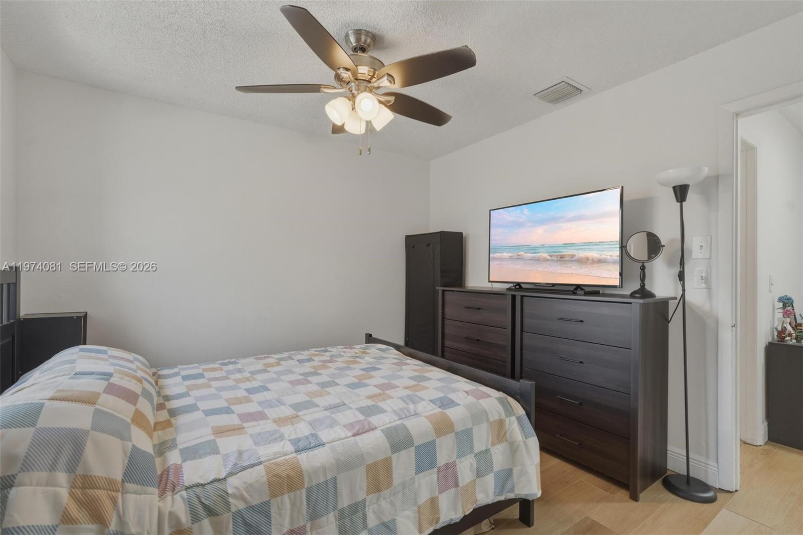 OAKWOOD ON THE GREEN COND - Residential