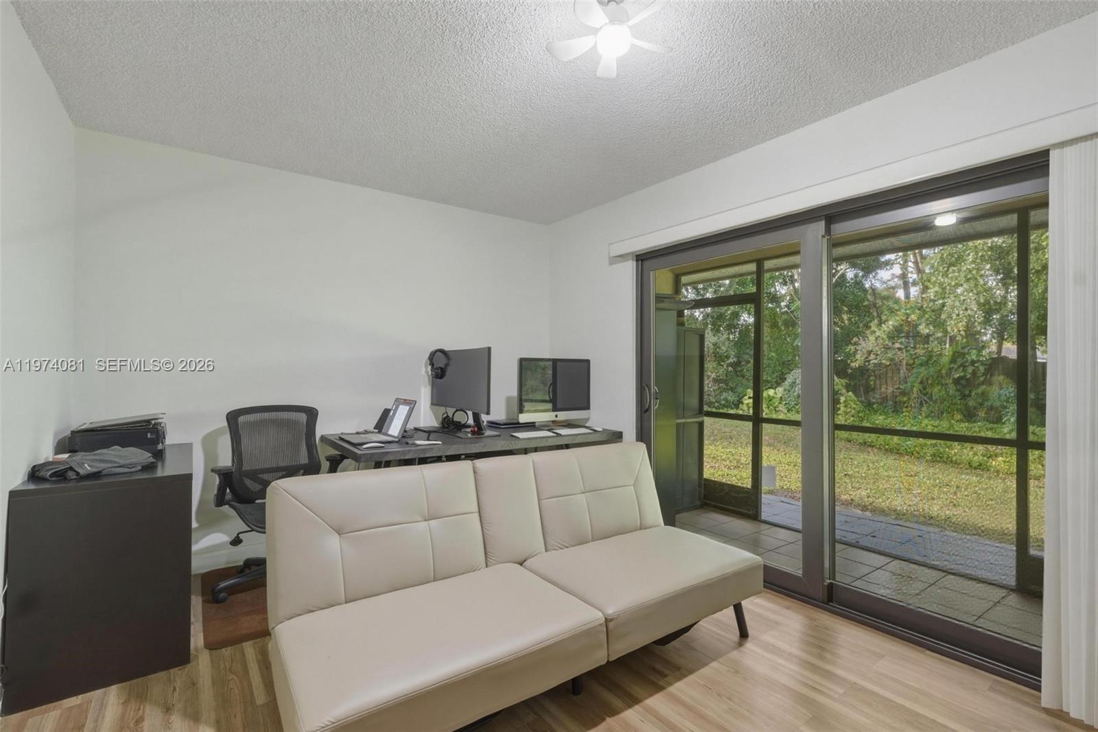 OAKWOOD ON THE GREEN COND - Residential