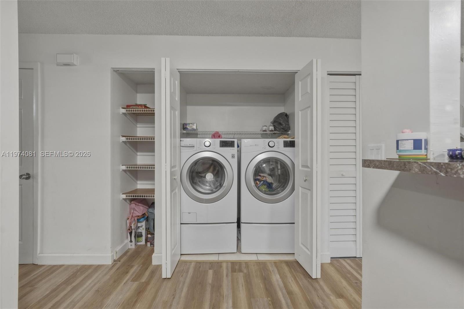 OAKWOOD ON THE GREEN COND - Residential