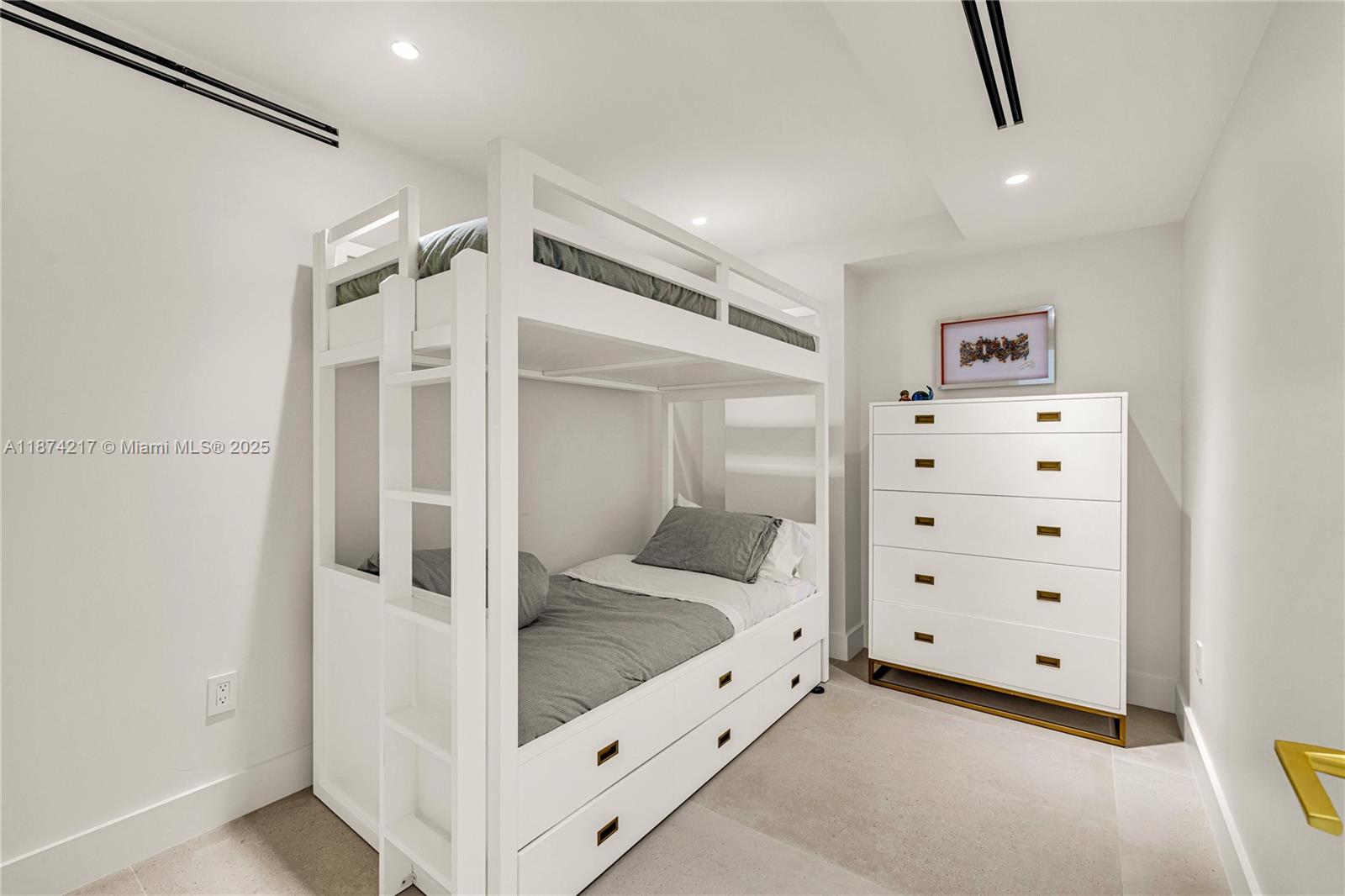 KENILWORTH CONDO - Residential Lease