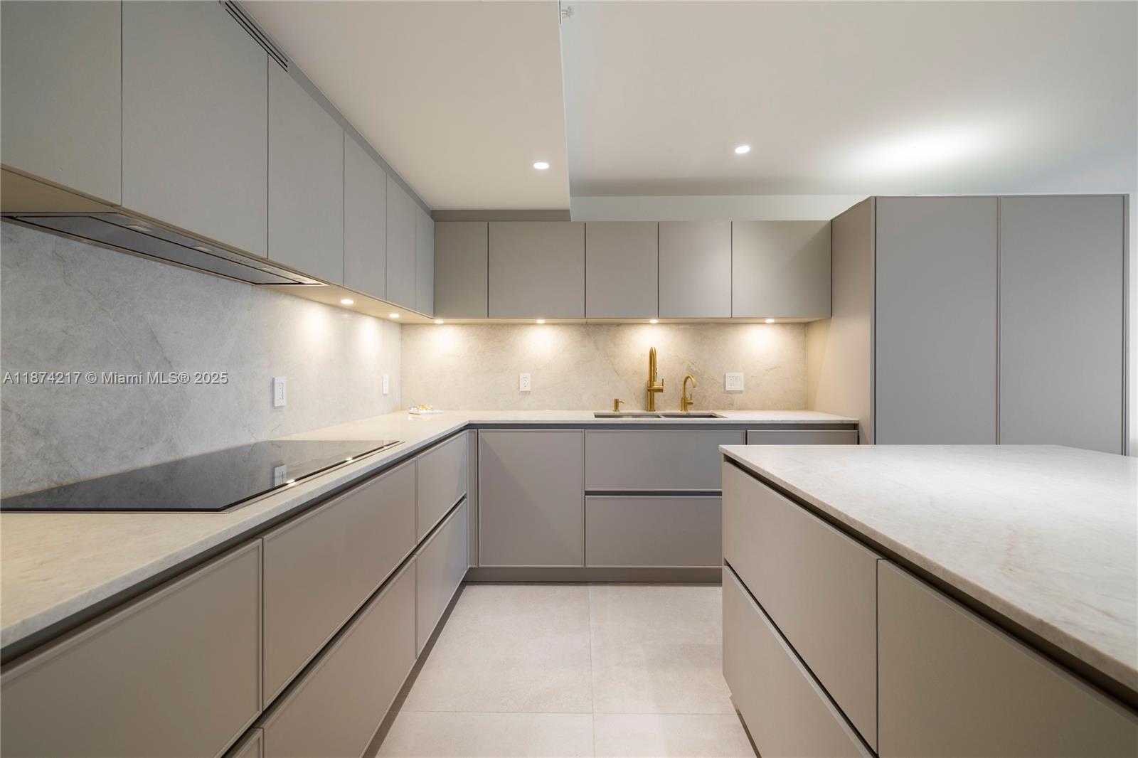 KENILWORTH CONDO - Residential Lease