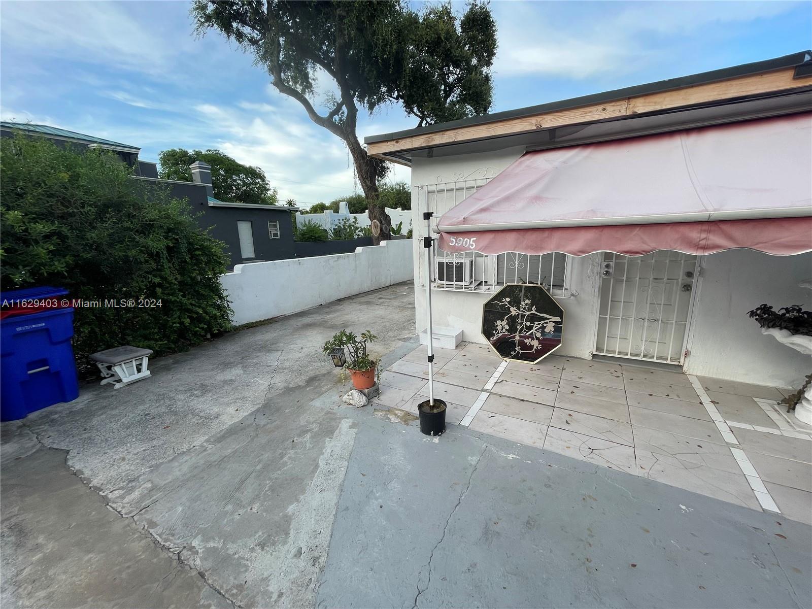 COLLEGE PARK - Residential Lease