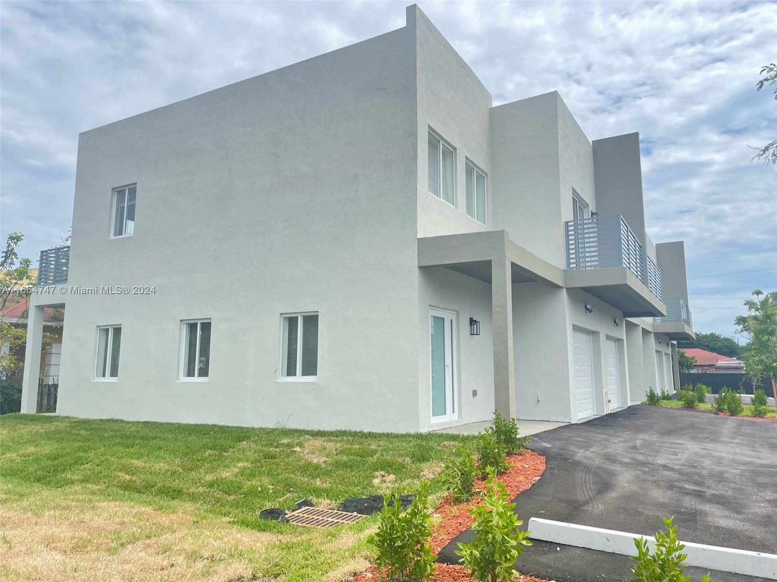 AIRPORT VISTA - Residential Lease