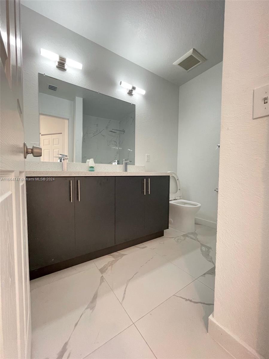 AIRPORT VISTA - Residential Lease