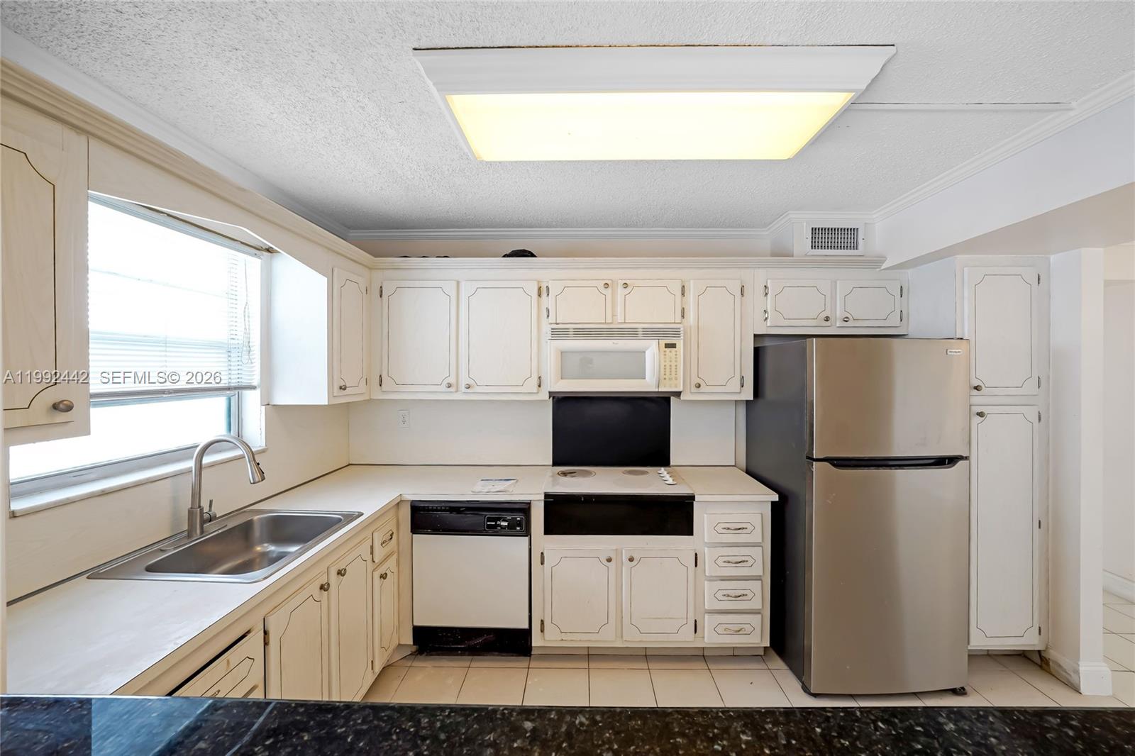 GOLDEN SURF TOWERS CONDO - Residential