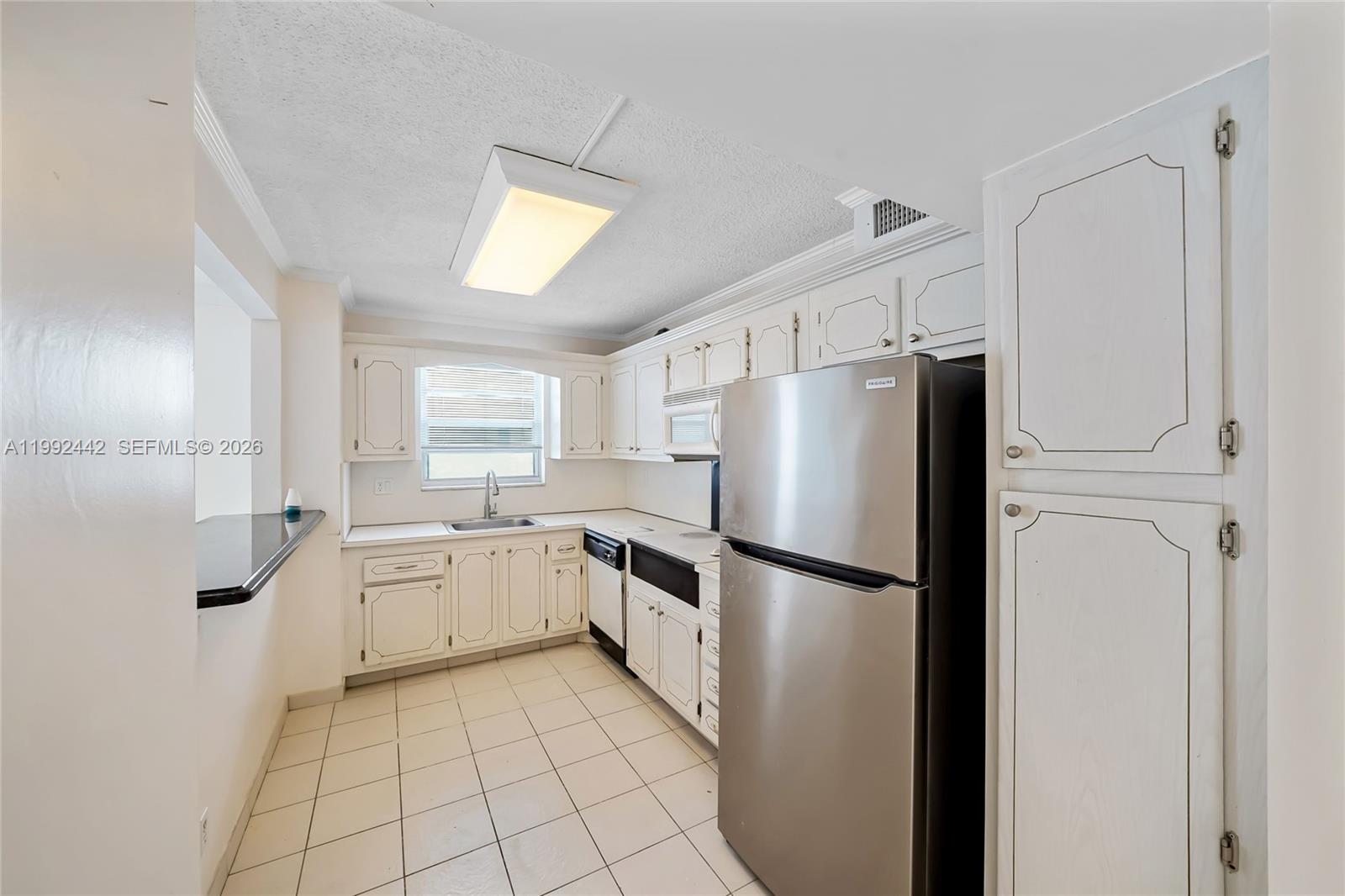 GOLDEN SURF TOWERS CONDO - Residential