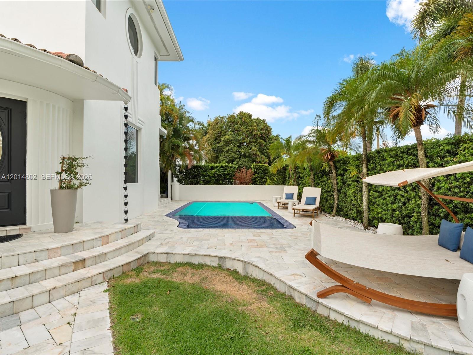 825 SW 23rd Rd 1