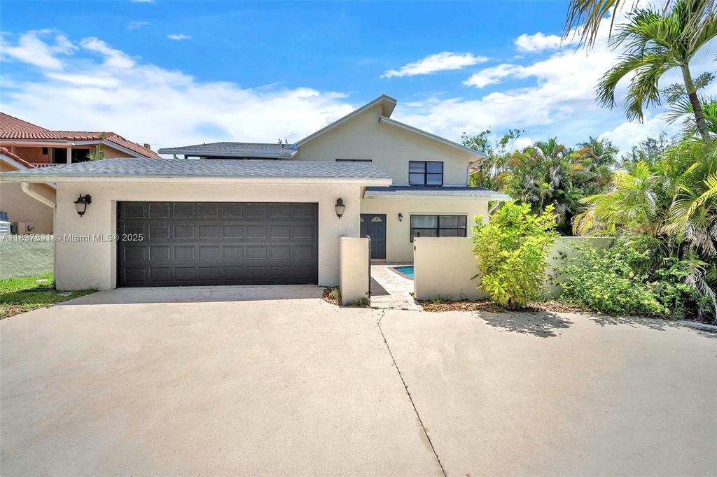 Photo of 911 Mockingbird Ln, Plantation, FL 33324 (MLS # A11837831)