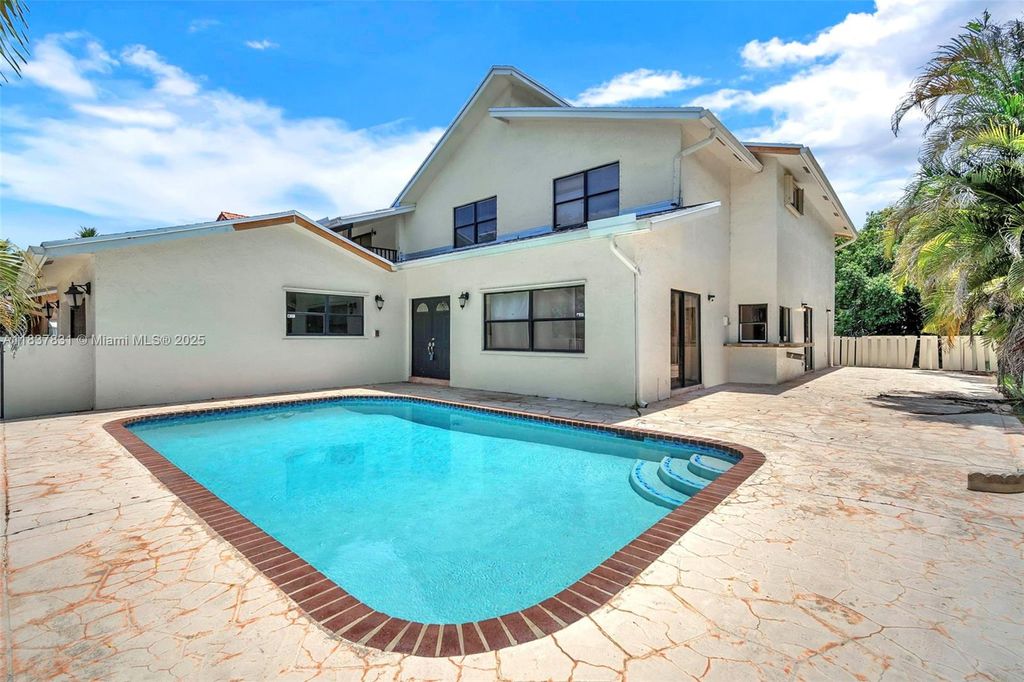 Photo of 911 Mockingbird Ln, Plantation, FL 33324 (MLS # A11837831)