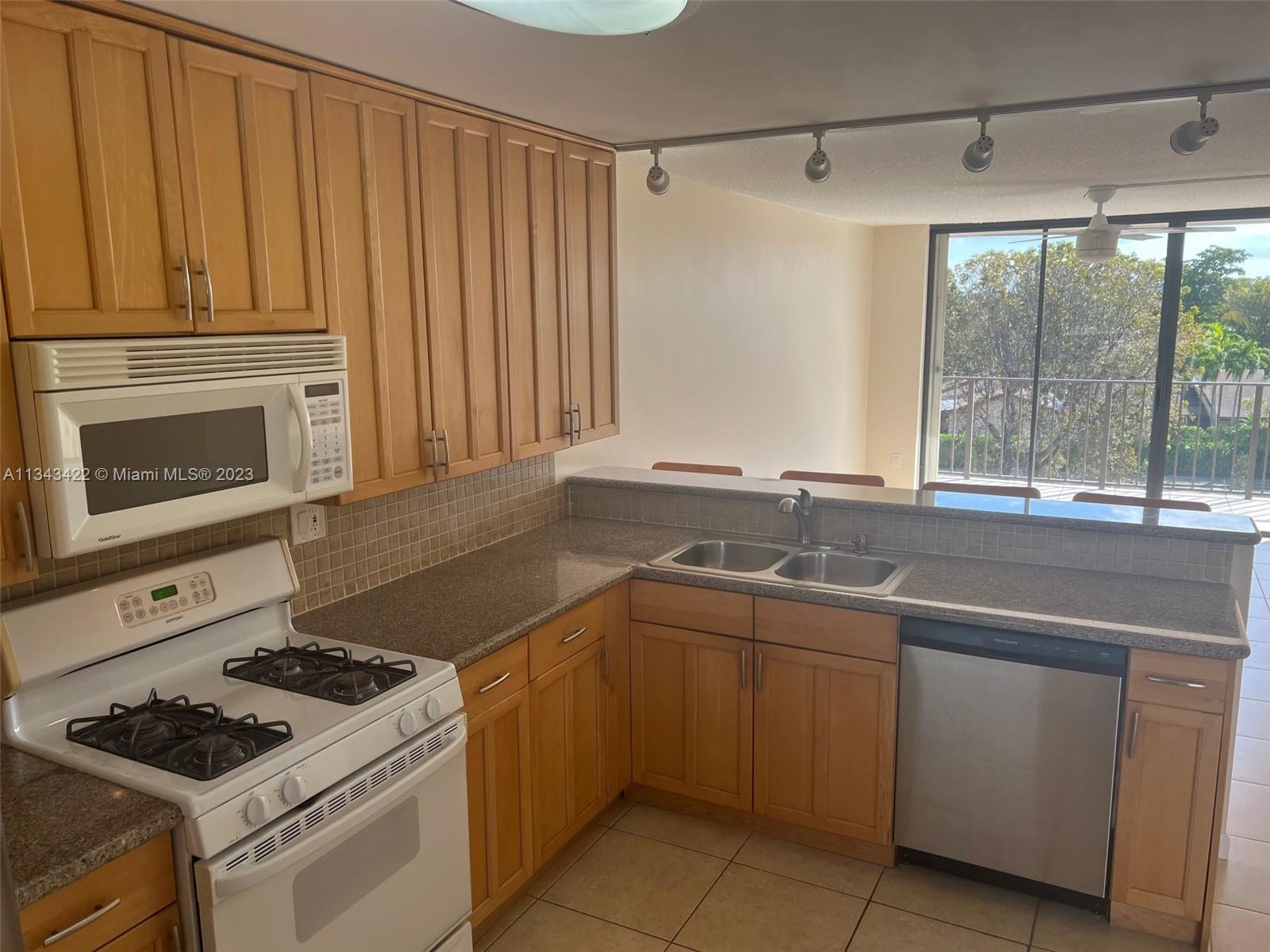BRIARWINDS CONDO PH II - Residential Lease