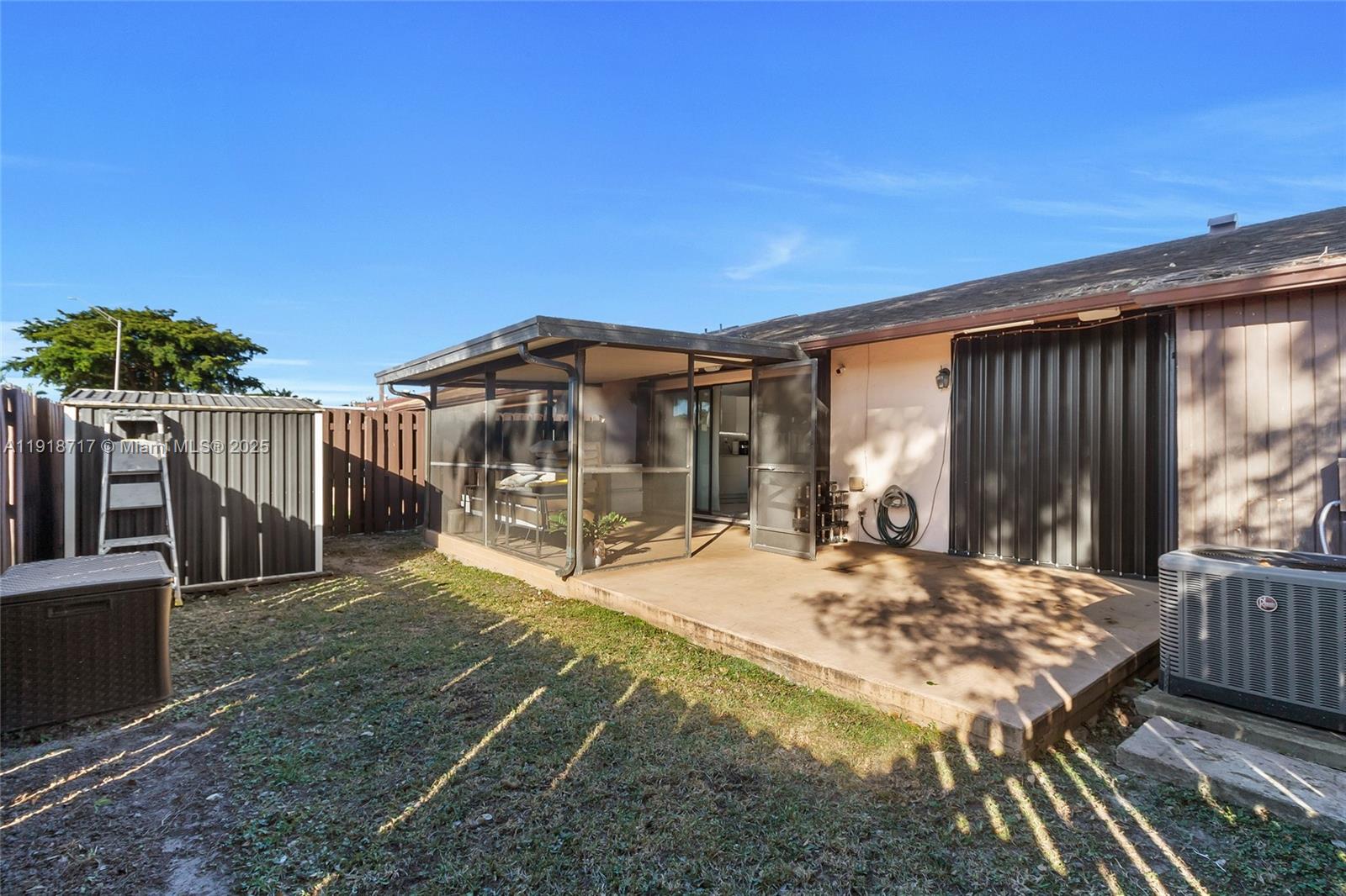 SAN SEBASTIAN TWNHSES - Residential Lease