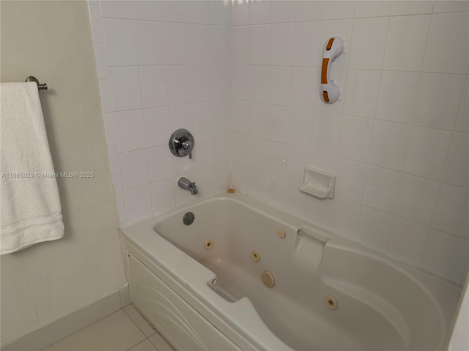 GOLDEN BAY CLUB CONDO - Residential Lease