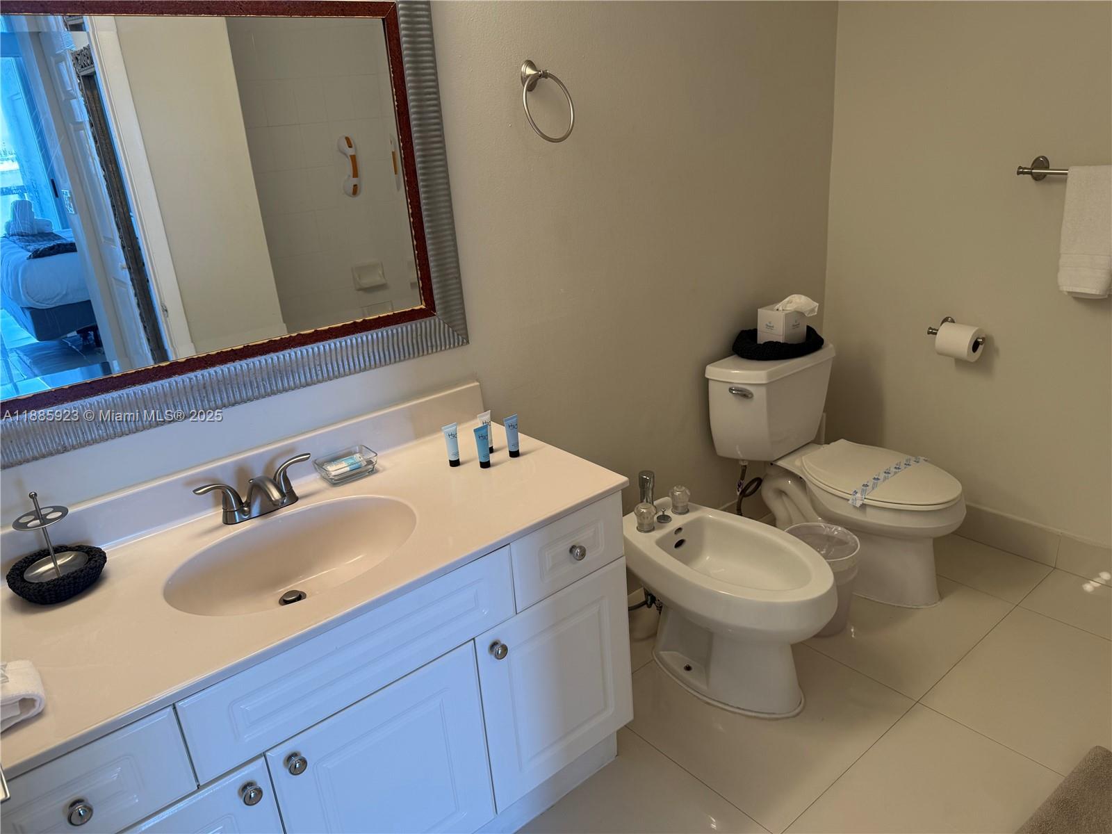 GOLDEN BAY CLUB CONDO - Residential Lease