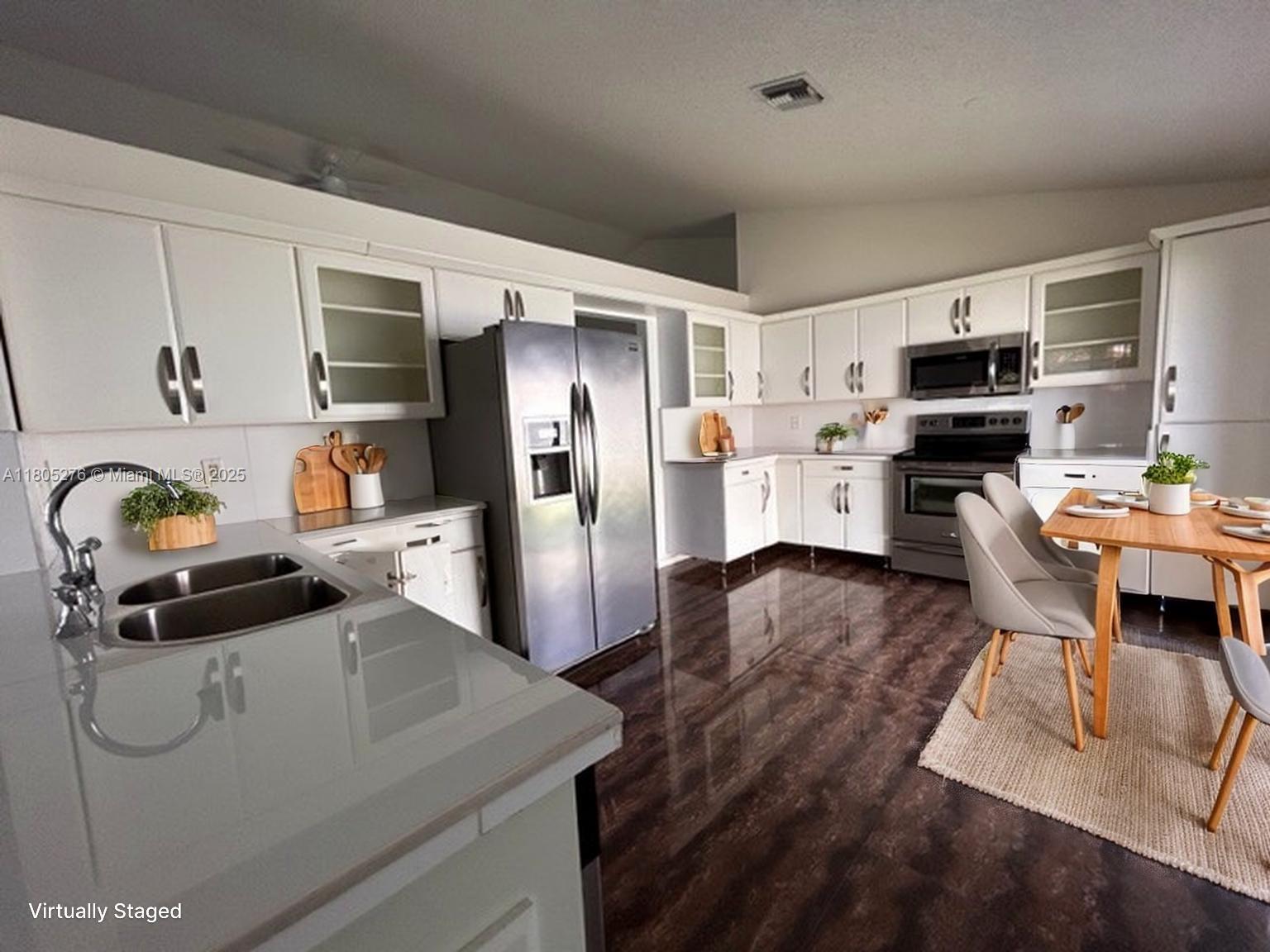 EXECUTIVE ESTATES - Residential Lease