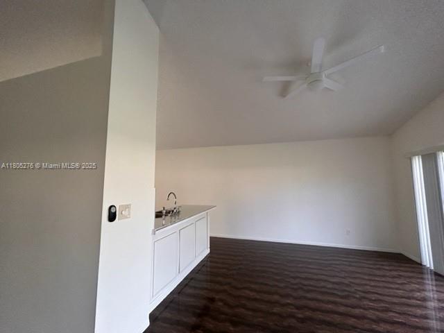 EXECUTIVE ESTATES - Residential Lease