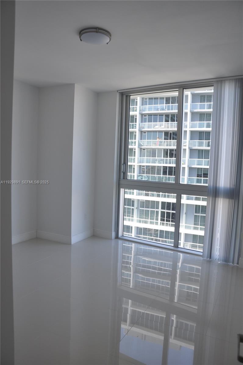ICONBRICKELL CONDO NO 1 - Residential