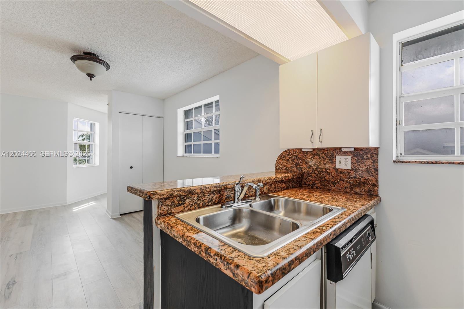 KEYS GATE CONDO NO ONE - Residential