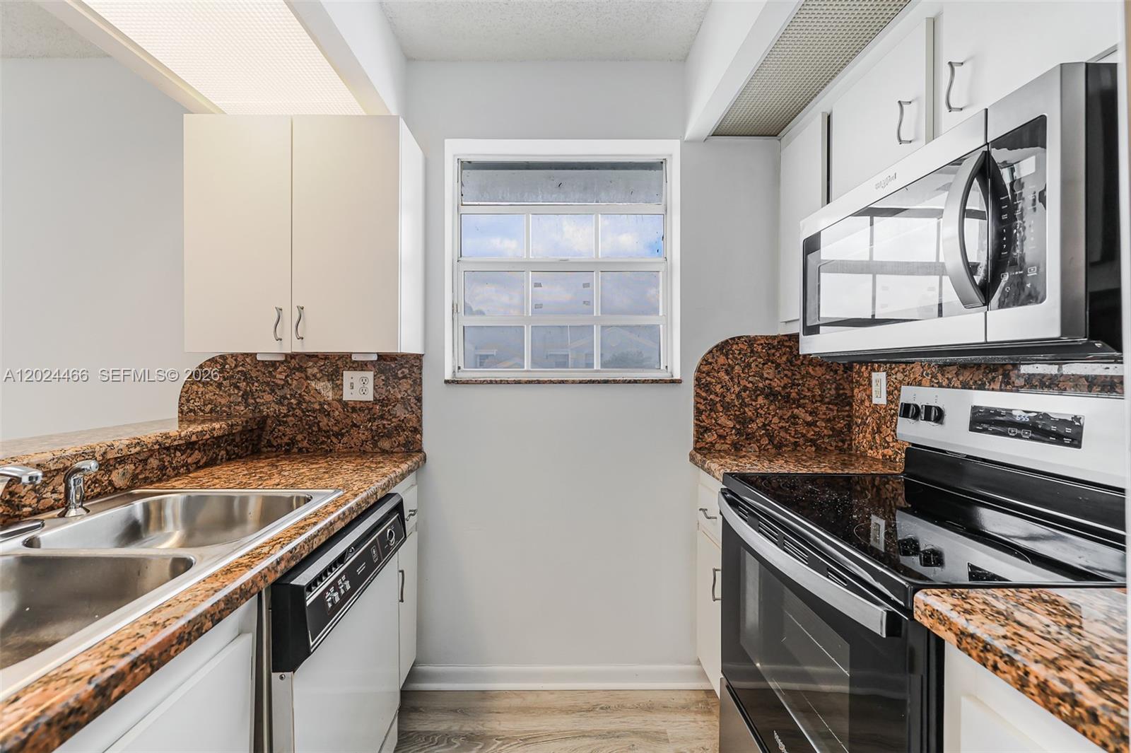 KEYS GATE CONDO NO ONE - Residential