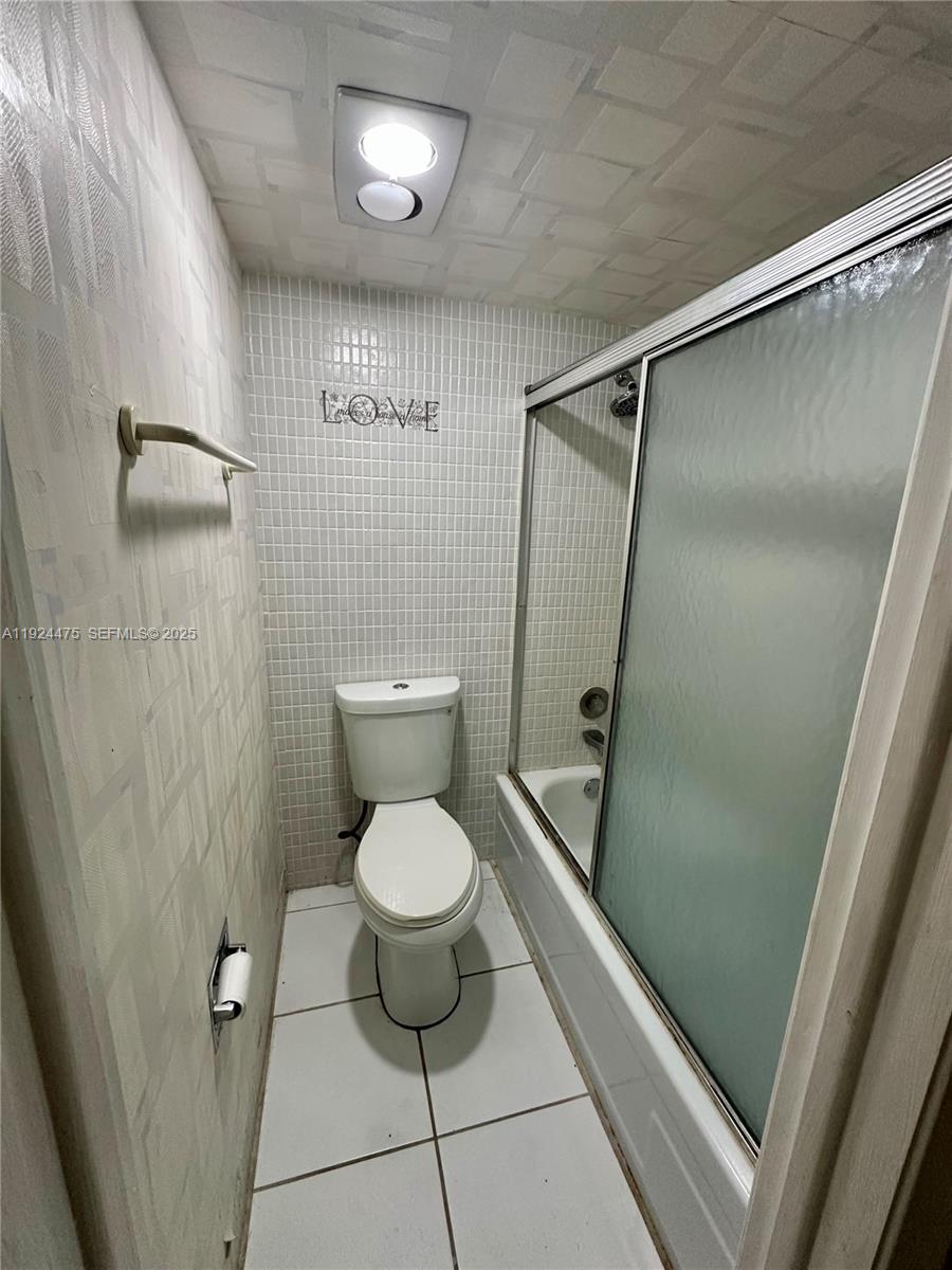 LAKES OF INVERRARY CONDO - Residential Lease