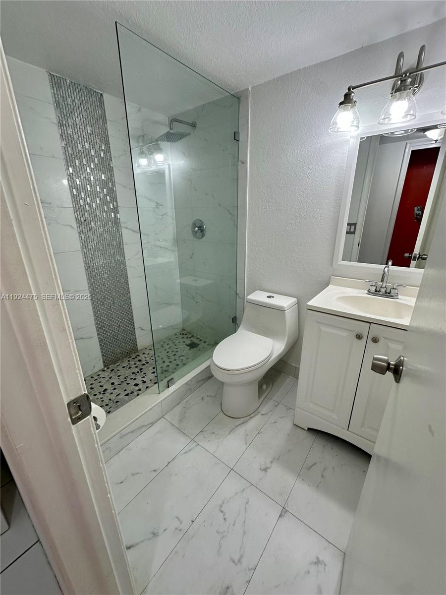 LAKES OF INVERRARY CONDO - Residential Lease