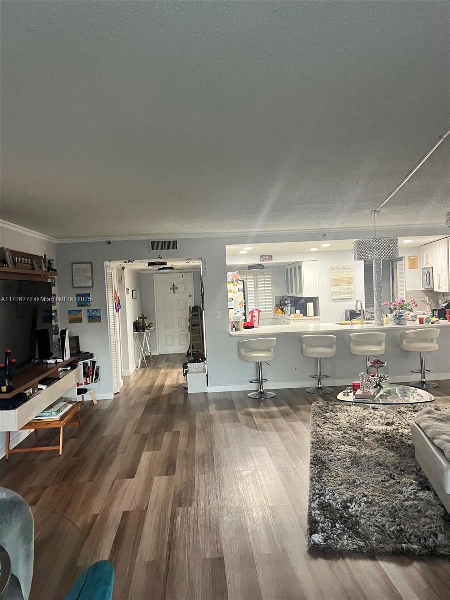 625 Oaks Dr 304