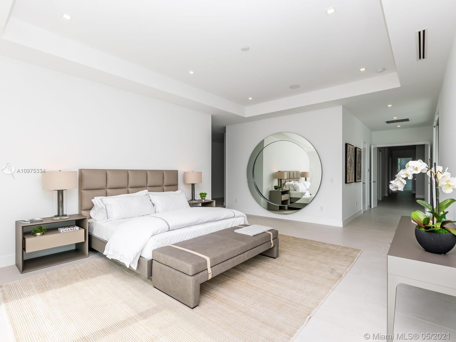 TOWN & RANCH ESTS - Residential