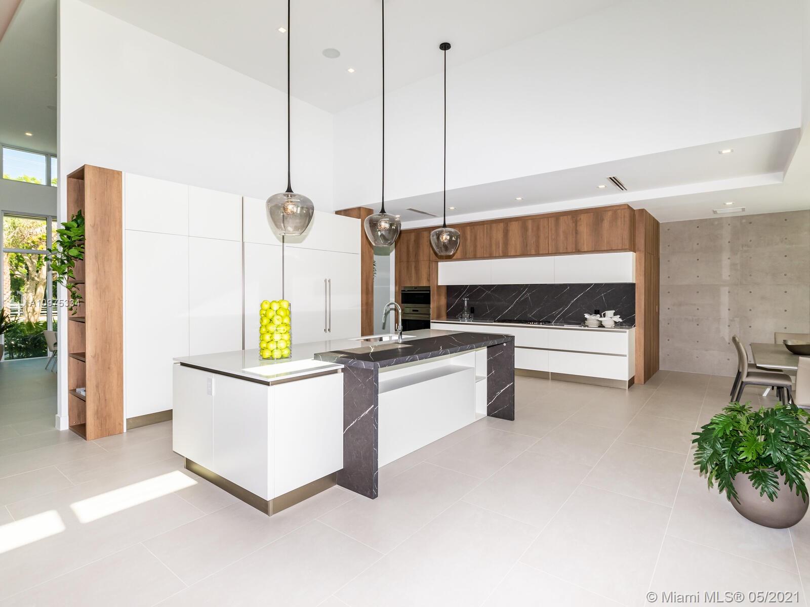 TOWN & RANCH ESTS - Residential